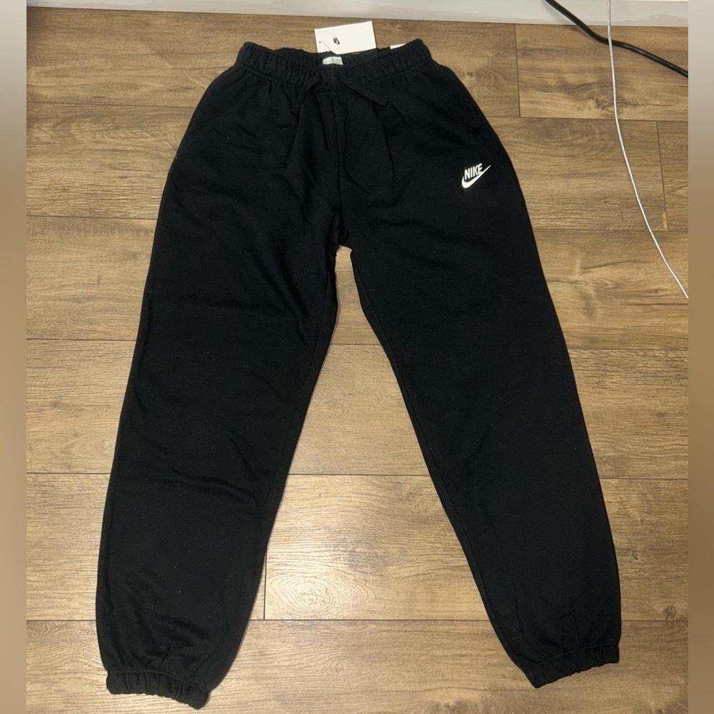 Nike Women’s Black Fleece Oversized Mid-Rise Sweatpants